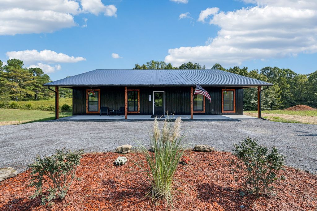 233 Ralph Spivey Ln, Gainesboro, TN 38562