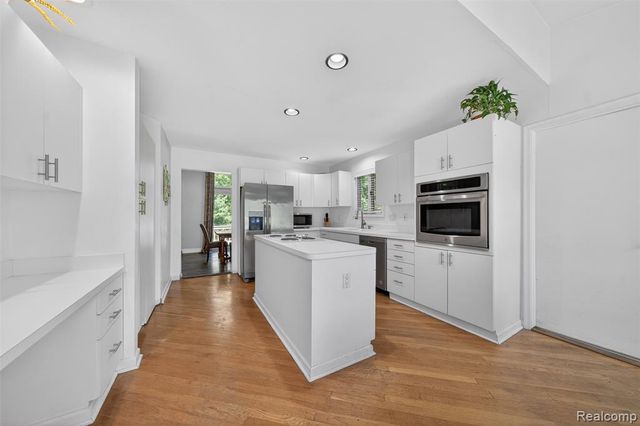 8694 Brazos Court, White Lake, MI 48386