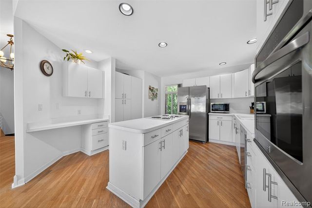 8694 Brazos Court, White Lake, MI 48386
