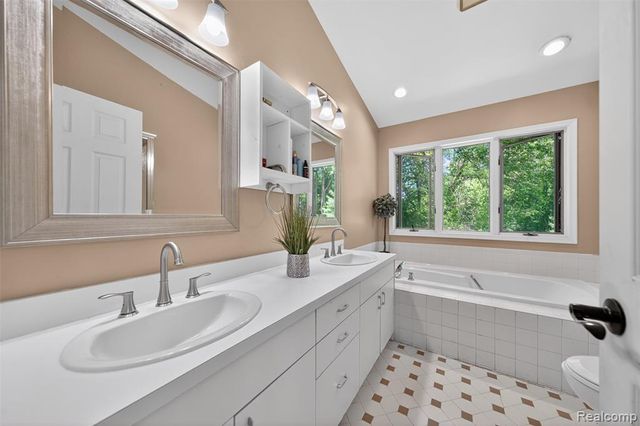 8694 Brazos Court, White Lake, MI 48386