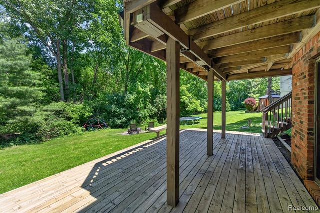 8694 Brazos Court, White Lake, MI 48386