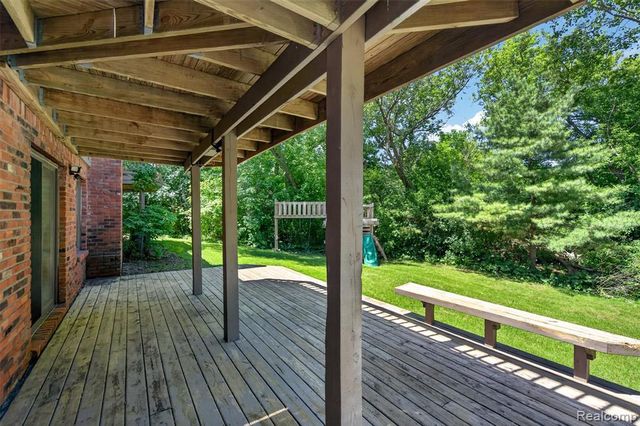 8694 Brazos Court, White Lake, MI 48386