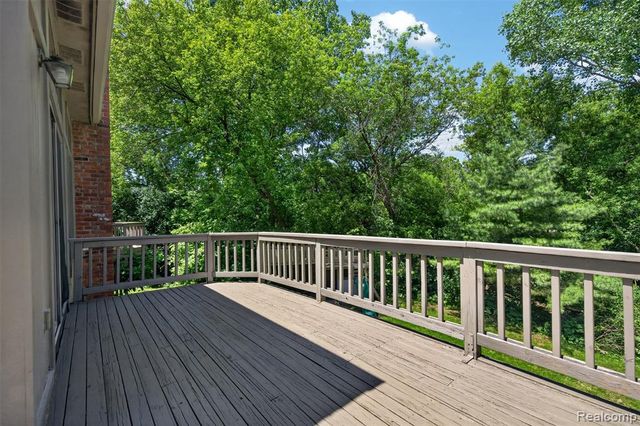 8694 Brazos Court, White Lake, MI 48386