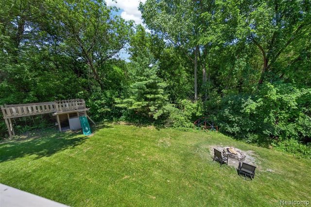 8694 Brazos Court, White Lake, MI 48386