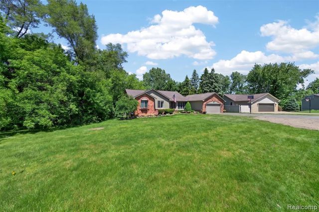 8694 Brazos Court, White Lake, MI 48386