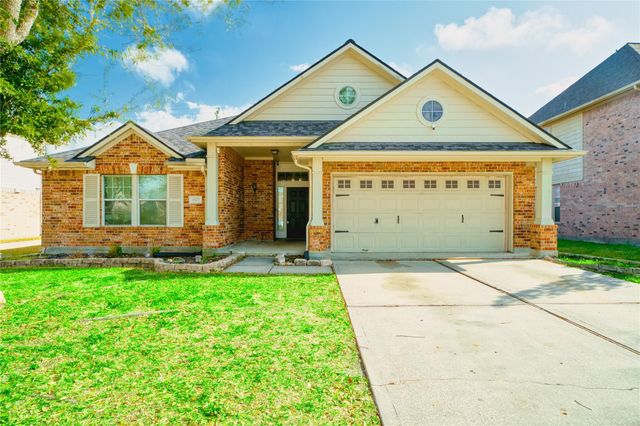 1527 Country Club Cove Dr, Baytown, TX 77521