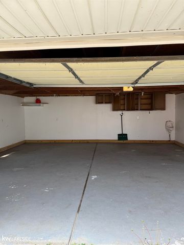 25127 Buick Street, Roseville, MI 48066