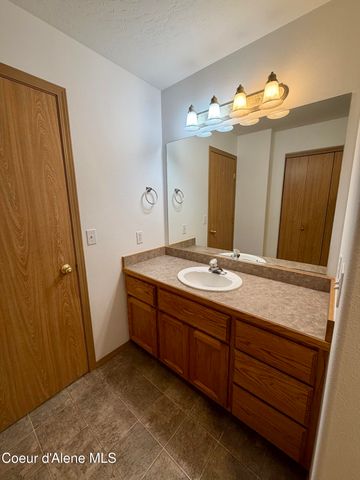 1107 W Woodlawn DR, Hayden, ID 83835