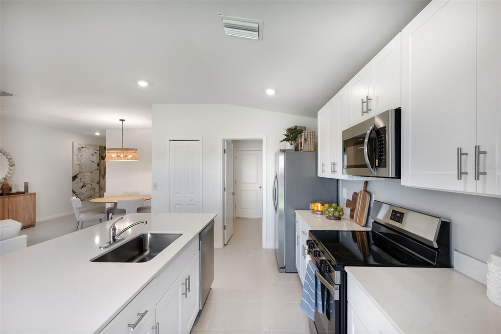 Image 7 of property listing at 18107 MELLON STREET, Parrish, FL 34219