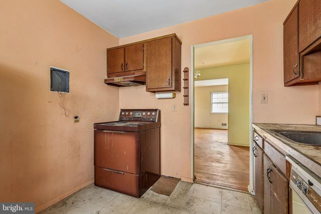 14447 VILLAGE DR, Woodbridge, VA 22191