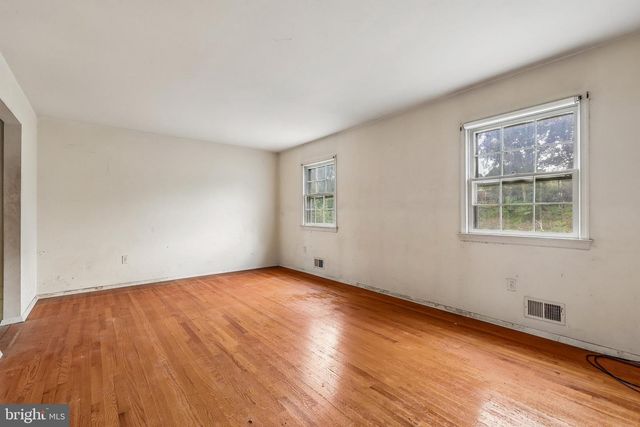 14447 VILLAGE DR, Woodbridge, VA 22191