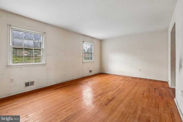 14447 VILLAGE DR, Woodbridge, VA 22191