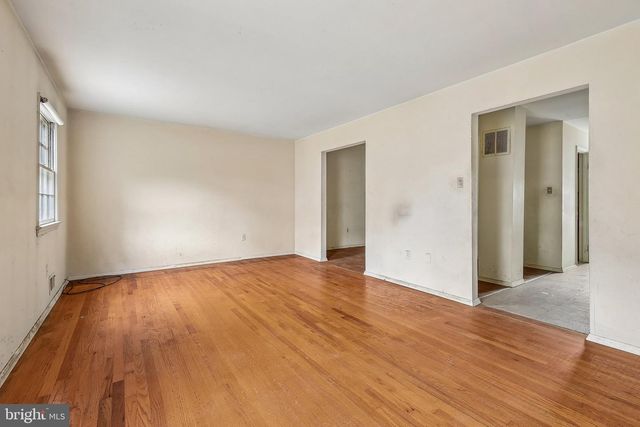 14447 VILLAGE DR, Woodbridge, VA 22191