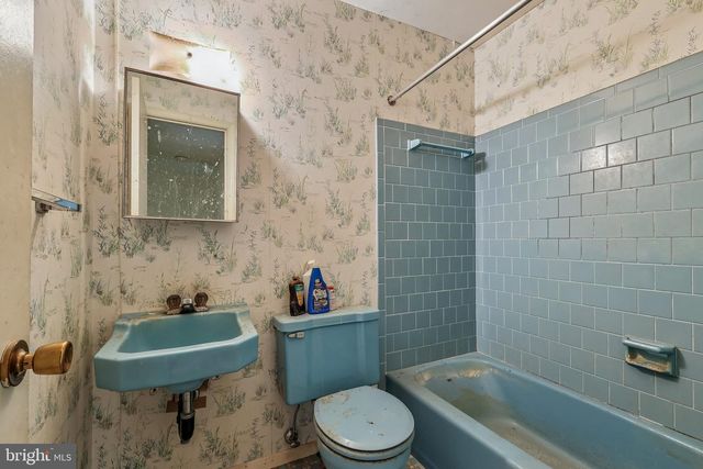 14447 VILLAGE DR, Woodbridge, VA 22191