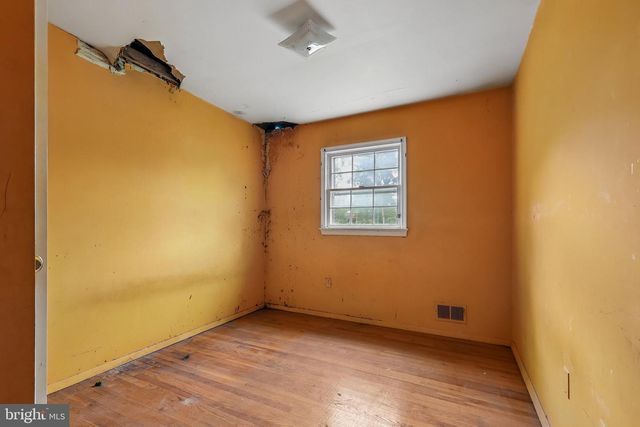 14447 VILLAGE DR, Woodbridge, VA 22191