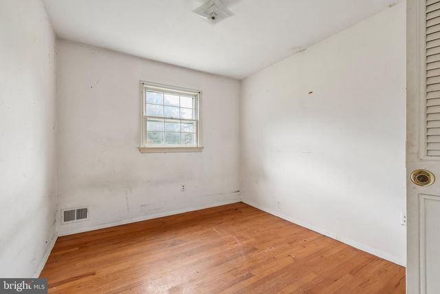 14447 VILLAGE DR, Woodbridge, VA 22191