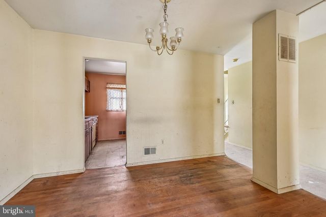 14447 VILLAGE DR, Woodbridge, VA 22191