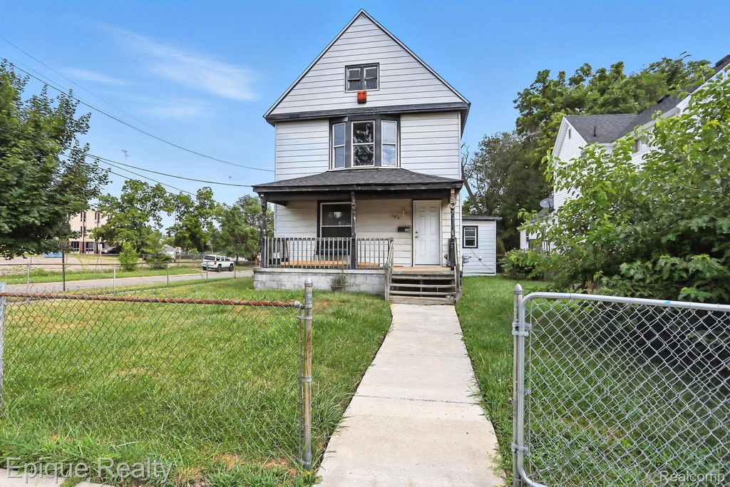 124 Henry Clay Avenue, Pontiac, MI 48341