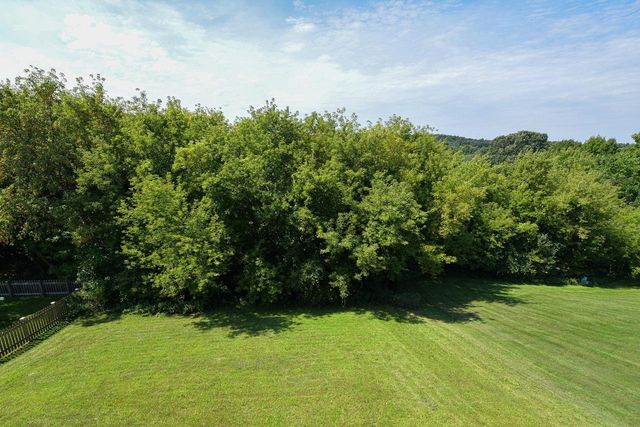 1680 Great Forest DRIVE, West Bend, WI 53090