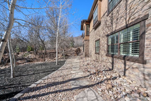82 N MEADOW DR, Springville, UT 84663