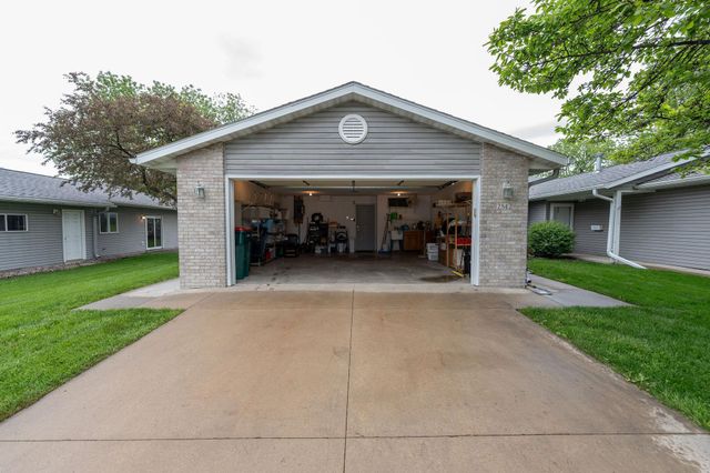 2842 19th Avenue NW, Rochester, MN 55901