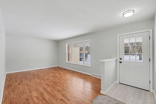 5396 Oaktree Drive, Flint Charter Township, MI 48532