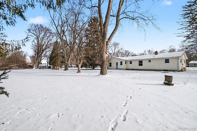 5396 Oaktree Drive, Flint Charter Township, MI 48532