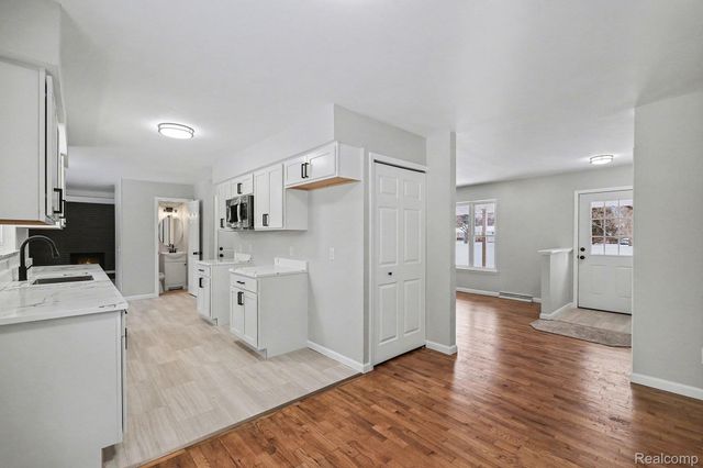 5396 Oaktree Drive, Flint Charter Township, MI 48532