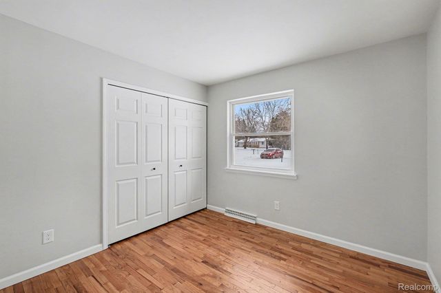 5396 Oaktree Drive, Flint Charter Township, MI 48532