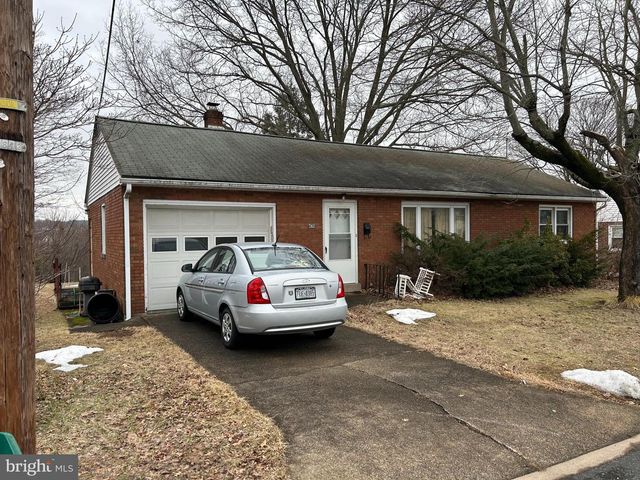 426 MACOBY ST., Pennsburg, PA 18073