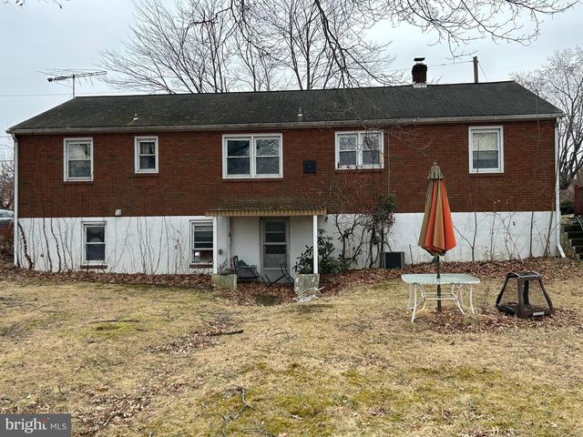 426 MACOBY ST., Pennsburg, PA 18073