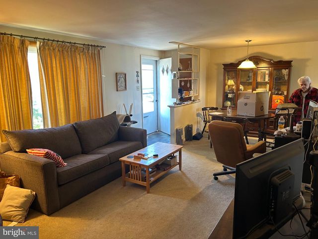 426 MACOBY ST., Pennsburg, PA 18073