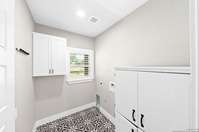 281 Cibolo, La Vernia, TX 78121