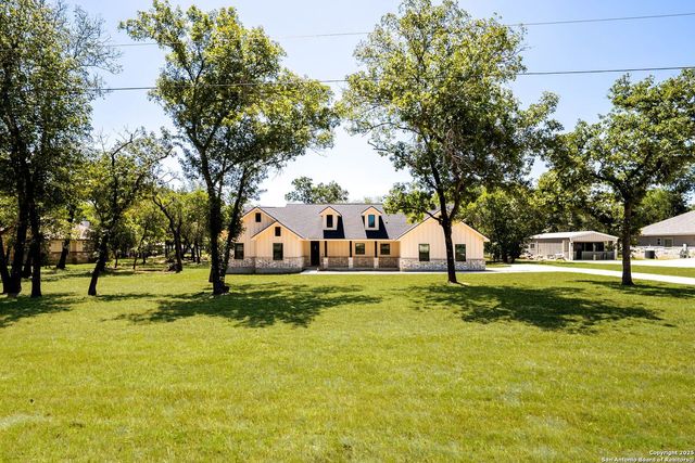 281 Cibolo, La Vernia, TX 78121