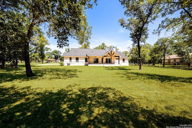 281 Cibolo, La Vernia, TX 78121