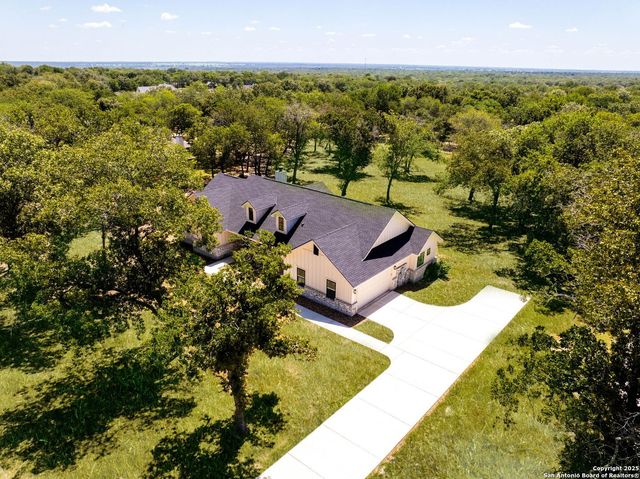 281 Cibolo, La Vernia, TX 78121