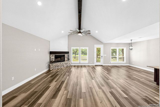 281 Cibolo, La Vernia, TX 78121
