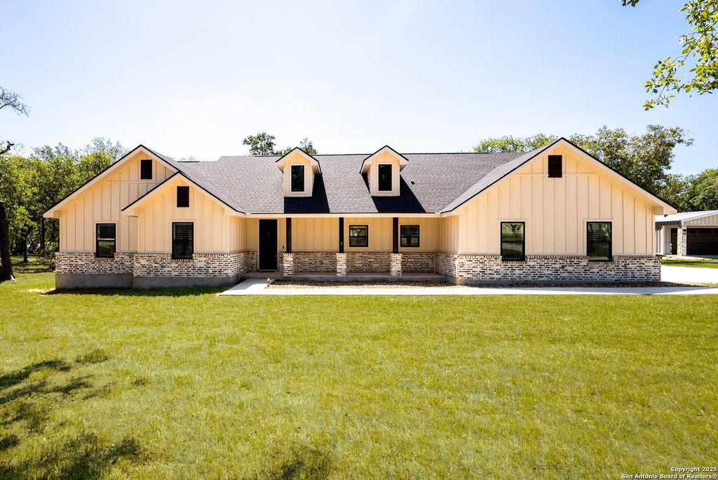 281 Cibolo, La Vernia, TX 78121