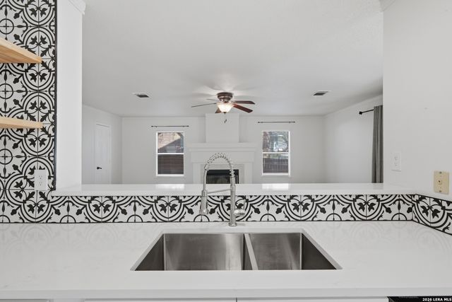 1527 Jasmine Dr, Schertz, TX 78154