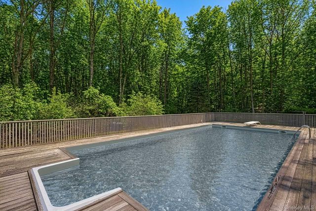 76 Island View Drive W, Sag Harbor, NY 11963