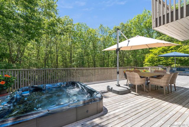 76 Island View Drive W, Sag Harbor, NY 11963