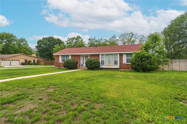 908 S Laurel Avenue, Luling, TX 78648