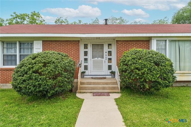 908 S Laurel Avenue, Luling, TX 78648