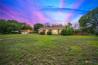 908 S Laurel Avenue, Luling, TX 78648