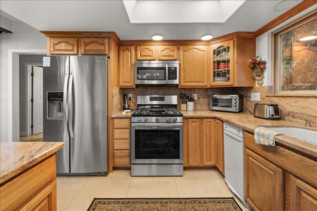 27621 Cedarwood Drive, Lake Arrowhead, CA 92352