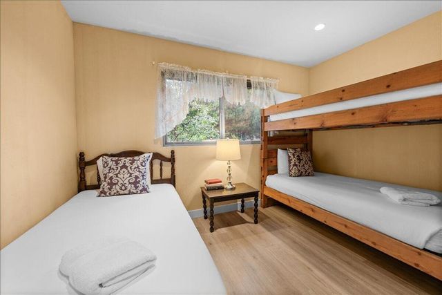 27621 Cedarwood Drive, Lake Arrowhead, CA 92352