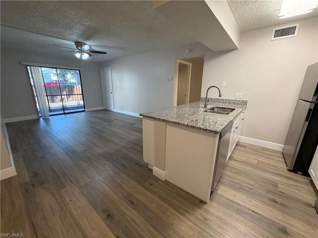 5307 Summerlin RD 706, Fort Myers, FL 33919