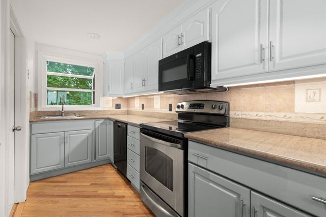 27 Miller Ave, Braintree, MA 02184