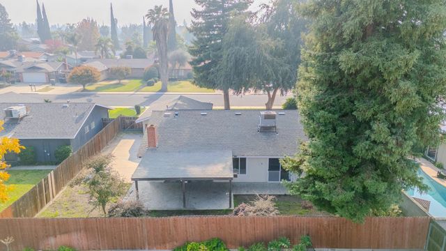 1136 W Seeger Avenue, Visalia, CA 93277