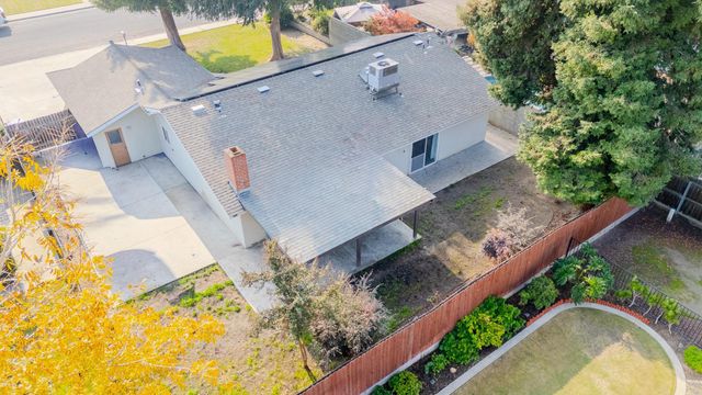 1136 W Seeger Avenue, Visalia, CA 93277